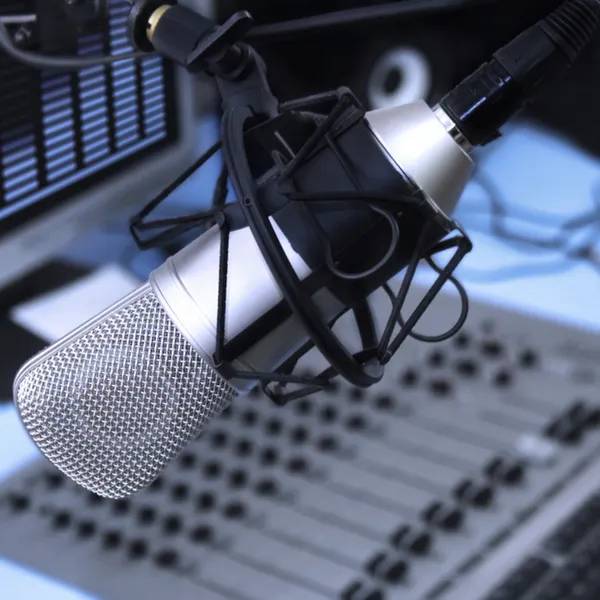 Especial 93.5 FM
